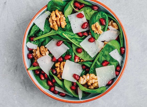 Spinach-salad-with-pomegranate-paste