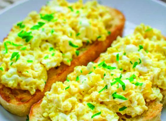 The Best Scrambled Egg Toast